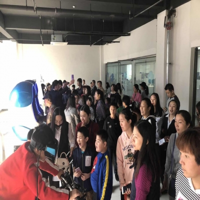 vr游戲設(shè)備有哪些，vr體驗(yàn)館加盟得多少錢？